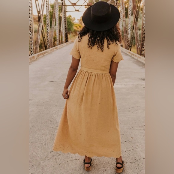 Rylee & cru beige gauzy cotton midi wrap dress - Picture 3 of 12